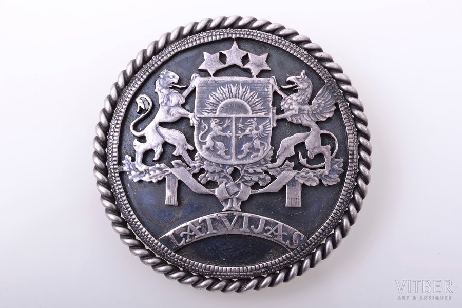sakta, no 5 latu monētas, ar Latvijas ģerboni, sudrabs, 835 prove, 14.05 g., izstrādājuma izmērs Ø 4.1 cm, 20 gs. 20-30tie gadi