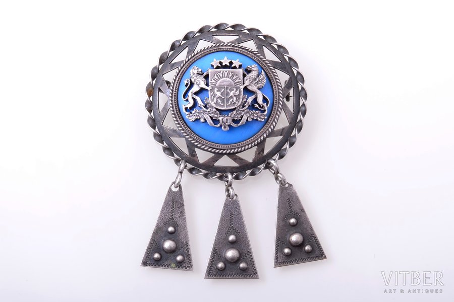 sakta, made of 2 lats coin, with coat of arms of Latvia, silver, 800 standard, 17.35 g., the item's dimensions 6.7 x 4.2 cm, the 20-30ties of 20th cent.