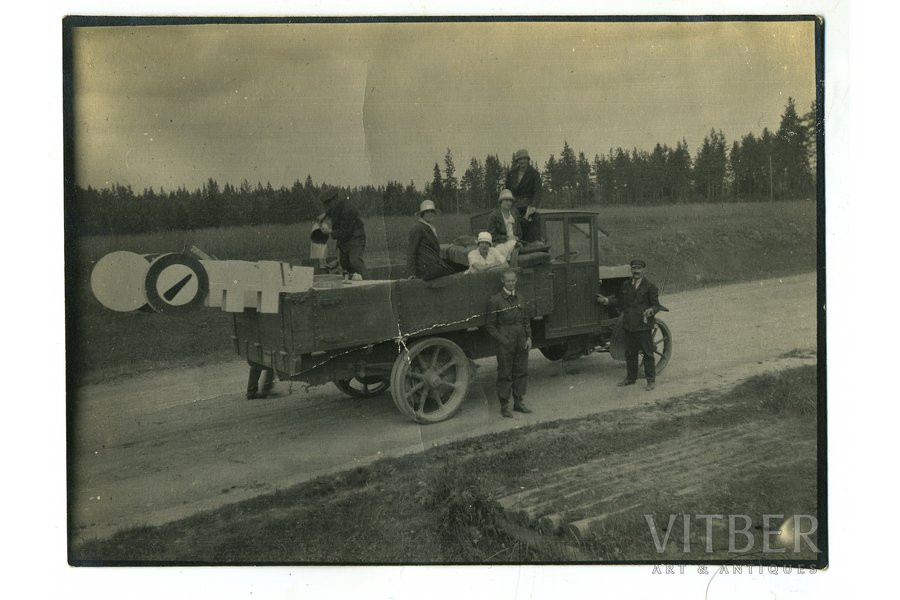 fotogrāfija, ceļa zīmju uzstādīšana, Latvija, 20. gs. 20-30tie g., 12x8,5 cm