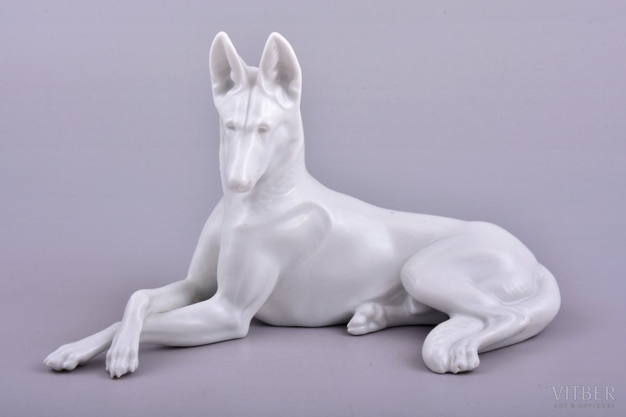figurine, Shepherd dog, porcelain, Riga (Latvia), M.S. Kuznetsov manufactory, 1937-1940, 10.5 x 17.4 x 7.7 cm