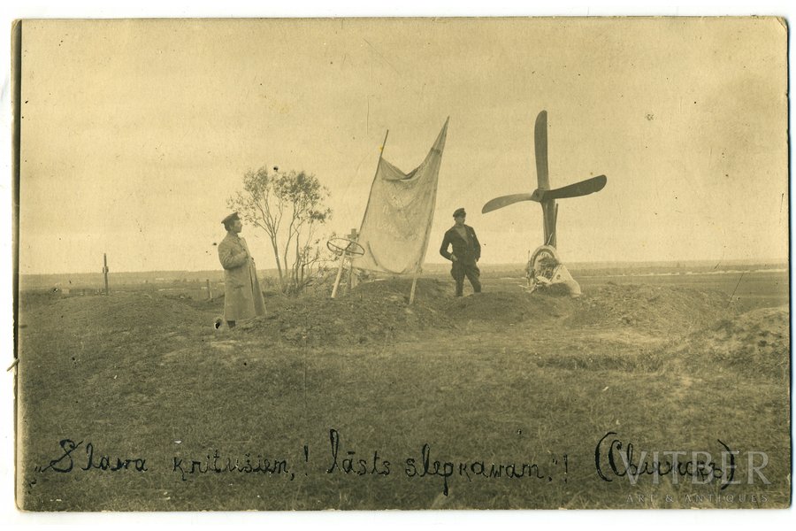 fotogrāfija, lidotāja kaps, Latvija, Krievijas impērija, 20. gs. sākums, 14x9 cm