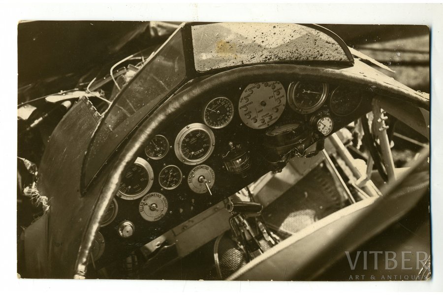 фотография, катастрофа латвийского военного самолета, кабина пилота, Латвия, 20-30е годы 20-го века, 13,6x8,6 см