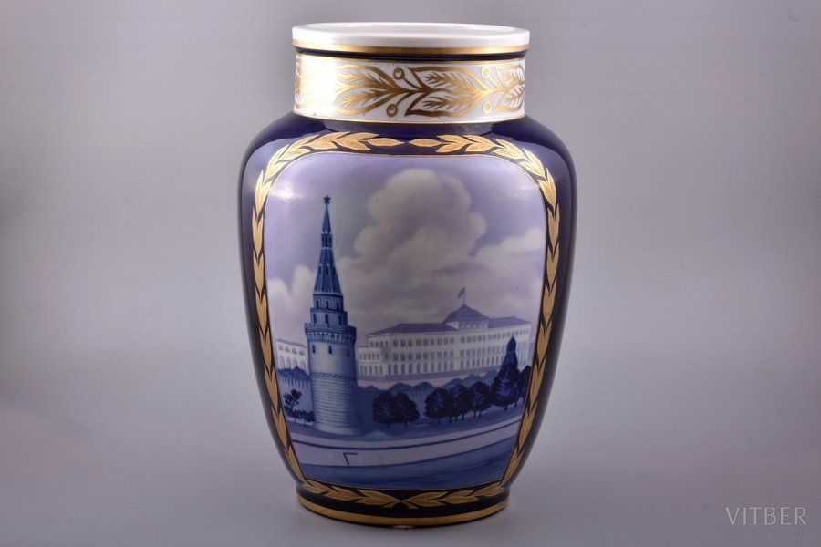 vāze, "Kremlis", porcelāns, LFZ - Lomonosova porcelāna rūpnīca, roku gleznojums, PSRS, 20 gs. 50tie gadi, h 34.5 cm