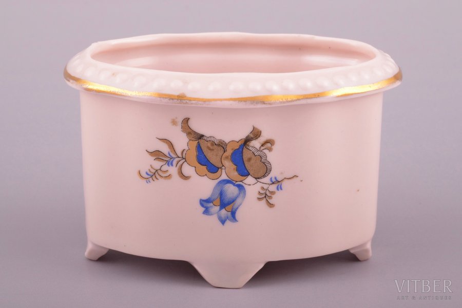 serviette holder, porcelain (pink color mass), M.S. Kuznetsov manufactory, Riga (Latvia), 1920-1933, h 5.3 cm, 8.1 x 5.3 cm, premium (GOLD MARK) grade