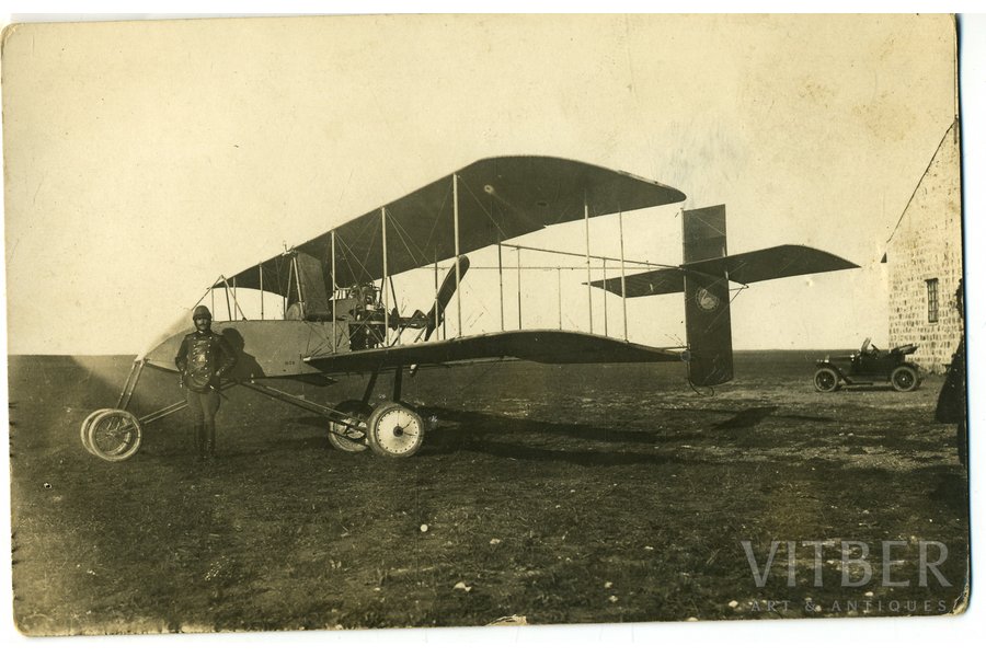 фотография, авиатор у самолета Вуазен, Российская империя, начало 20-го века, 14x9 см