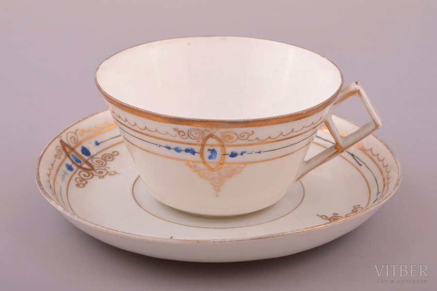 tējas pāris, porcelāns, I. E. Kuzņecova fabrika pie Volhovas, Krievijas impērija, 19. un 20. gadsimtu robeža, h (tasīte) 5.1 cm, Ø (apakštasīte) 14.3 cm
