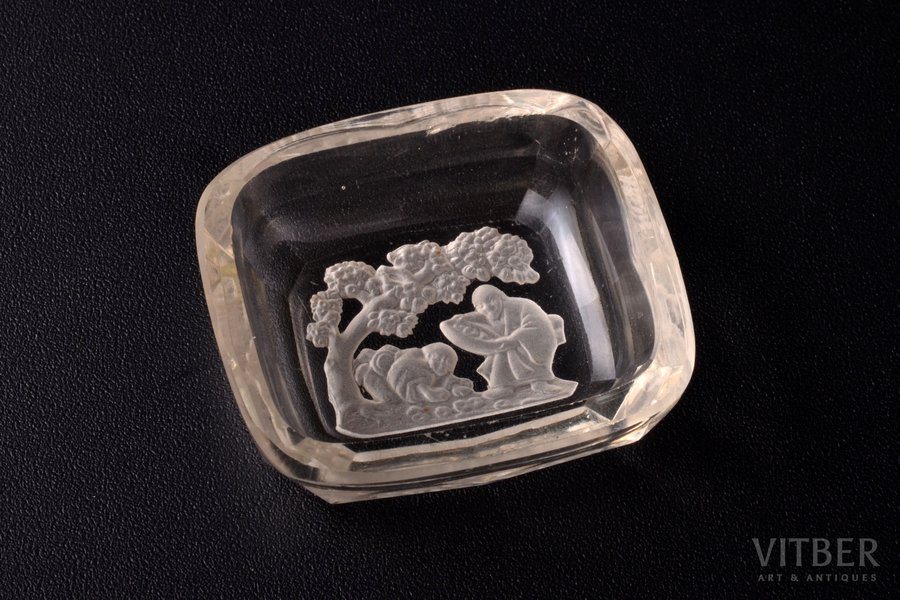 saltcellar, crystal, Oriental motif, 1.4 x 4.4 x 3.9 cm