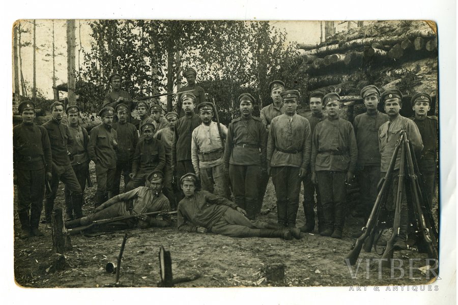 photography, on the positions - front line photo (Latvian Riflemen?), Latvia, Russia, beginning of 20th cent., 13,6x8,6 cm