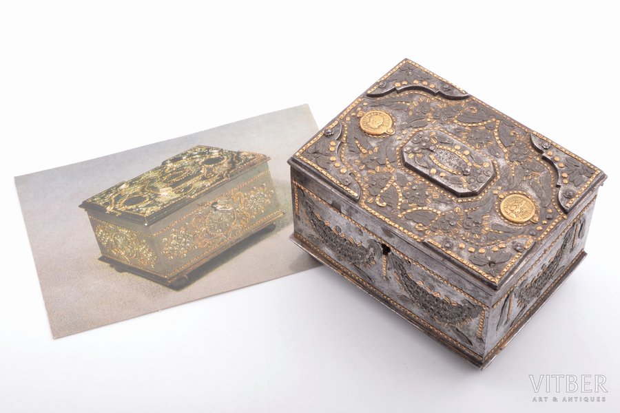 lādīte, meistars I. Svečņikovs, Tula, "dimanta" slīpējums, apzeltīta bronza, tērauds, Krievijas impērija, 19. gs. beigas, 6.5 x 10.2 x 7.7 cm, svars 691.20 g, pielikumā atklātne aratribūciju