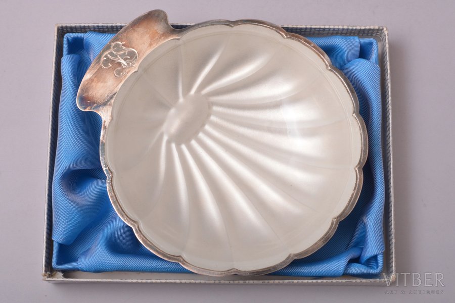 пепельница, серебро, 830 проба, вес серебра 52.15, со стеклянной вставкой, 11 x 9.8 см, 1959 г., Турку, Финляндия, в упаковке