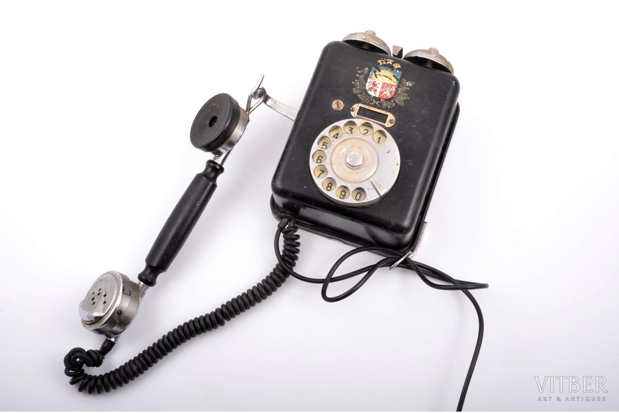 telefons, ar Latvijas ģerboni, metāls, Latvija, 20 gs. 20-30tie gadi, 19.5 x 15 x 7.5 cm