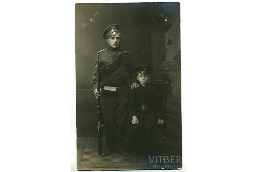 фотография, солдат со школьником, Российская империя, начало 20-го века, 13,8x8,6 см