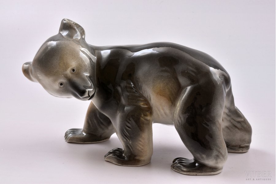 статуэтка, Медведь, фарфор, Рига (Латвия), Рижская керамическая фабрика, автор модели - Эльмарс Ривошс, 1940 г., 14 x 7.2 x 9.1 см