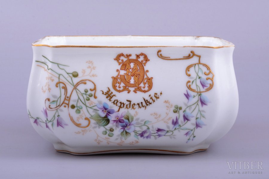 candy-bowl, monogram of the noble family, porcelain, M.S. Kuznetsov manufactory, Russia, the border of the 19th and the 20th centuries, 15.2 x 15.2 x 7.6 cm