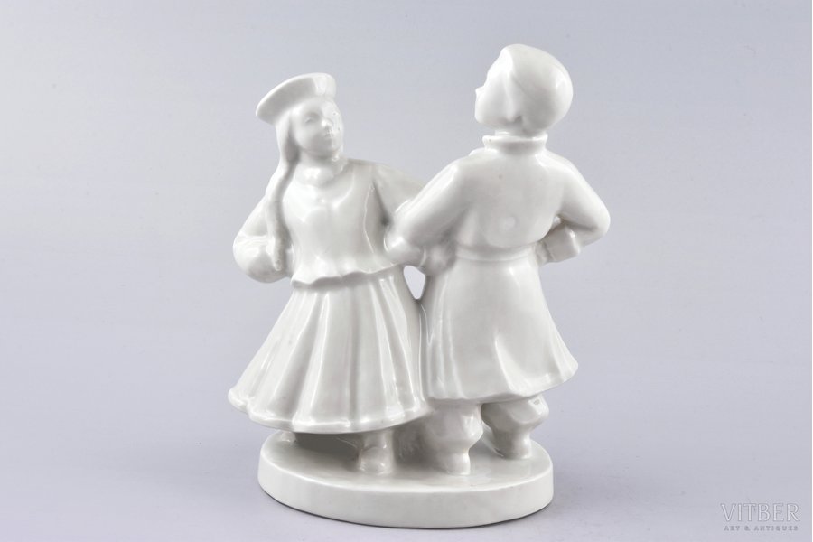 figurine, Folk dance, porcelain, Riga (Latvia), USSR, sculpture's work, molder - Rasma Bruzite, the 50ies of 20th cent., 15.5 cm