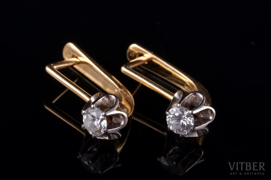 earrings, Yakut stones, gold, 750 standard, 3.84 g., the item's dimensions 1.6 x 0.7 cm, diamonds, 2 x ~0.25 ct, the 70-80ies of 20th cent., USSR