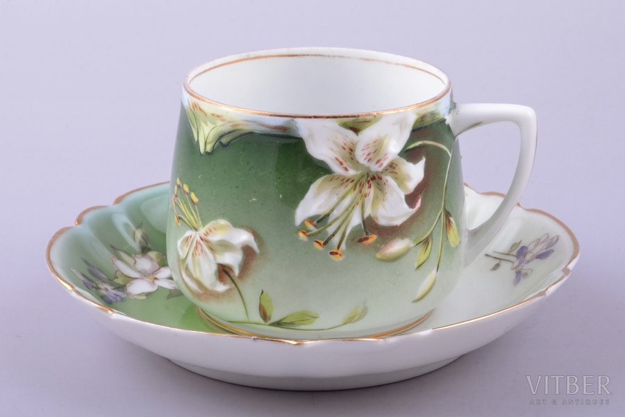small cup, with matched saucer, porcelain, Gardner porcelain factory, Russia, the 2nd half of the 19th cent., h (cup) 5.9 cm, Ø (saucer) 13.5 cm, saucer - Kuznetsov Manufactory(?), with chip on the edge