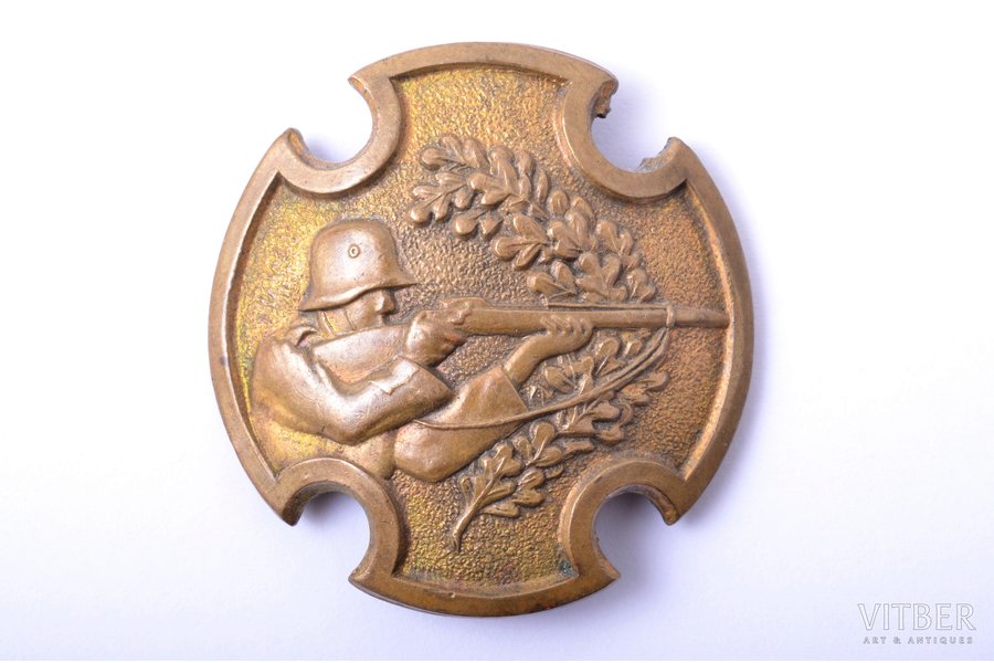badge, Army expert-shooter (rifle shooting), Latvia, 20-30ies of 20th cent., 32 x 30.6 mm