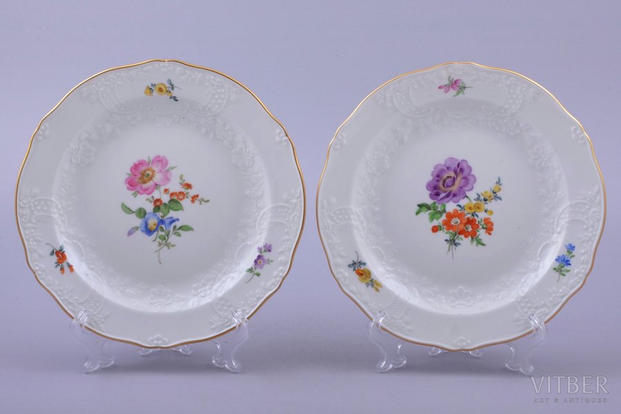 pair of plates, porcelain, Meissen, Germany, Ø 18.3 cm