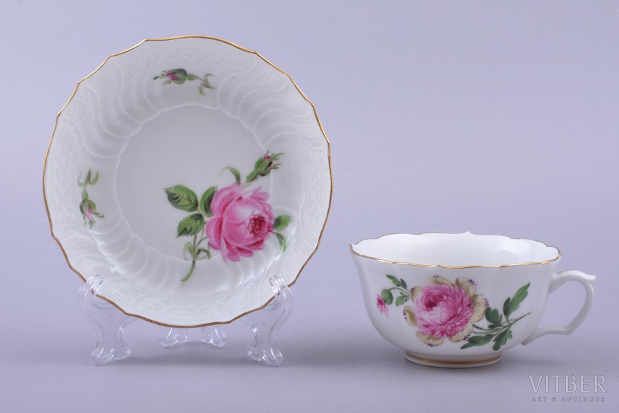 tējas pāris, porcelāns, Meissen, Vācija, Ø (apakštasīte) 13.1 cm, h (tasīte) 5.2 cm, grūti pamanāms mikronošķēlums uz tasītes malas