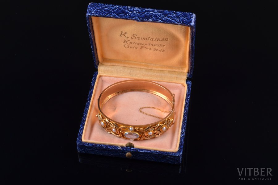 a bracelet, gold, 585 standard, 28.54 g., the diameter of the bracelet 5.3 x 6.1 cm, pearl, Finland, bracelet width 1.3 - 1.6 cm