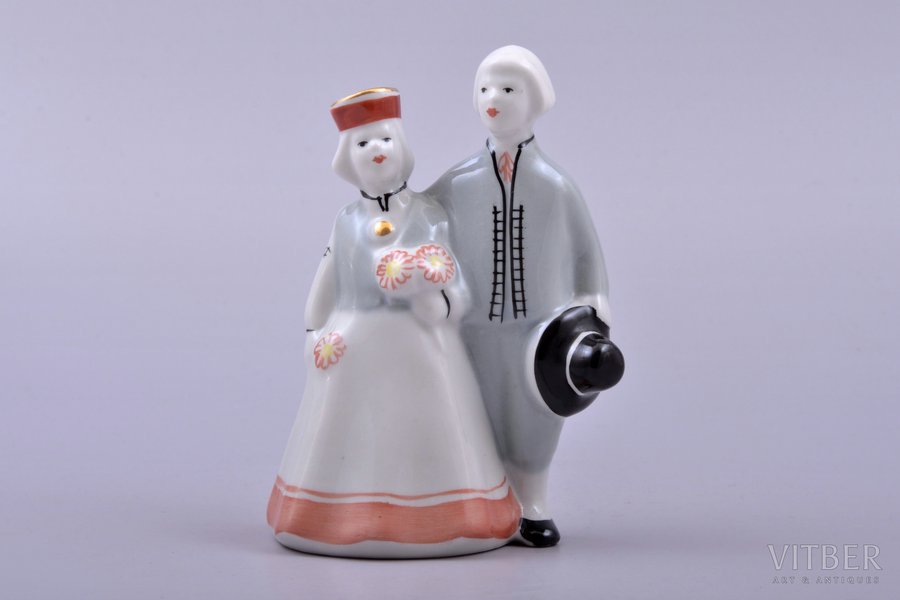 figurine, On the walk (Сouple in traditional costumes), porcelain, Riga (Latvia), Riga porcelain factory, 1948-1970, 10.9 cm, second grade