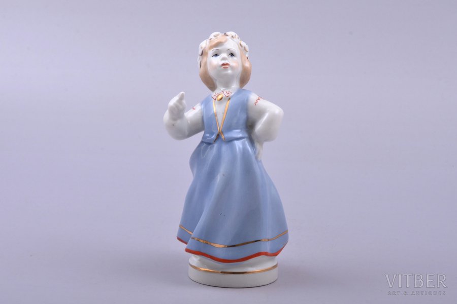 figurine, Folk dance (girl), porcelain, Riga (Latvia), Riga porcelain factory, molder - Leja Novozeneca, the 40-50ies of 20 cent., the 60-70ies of 20th cent., the 50-60ies of 20th cent., 12.7 cm, first grade