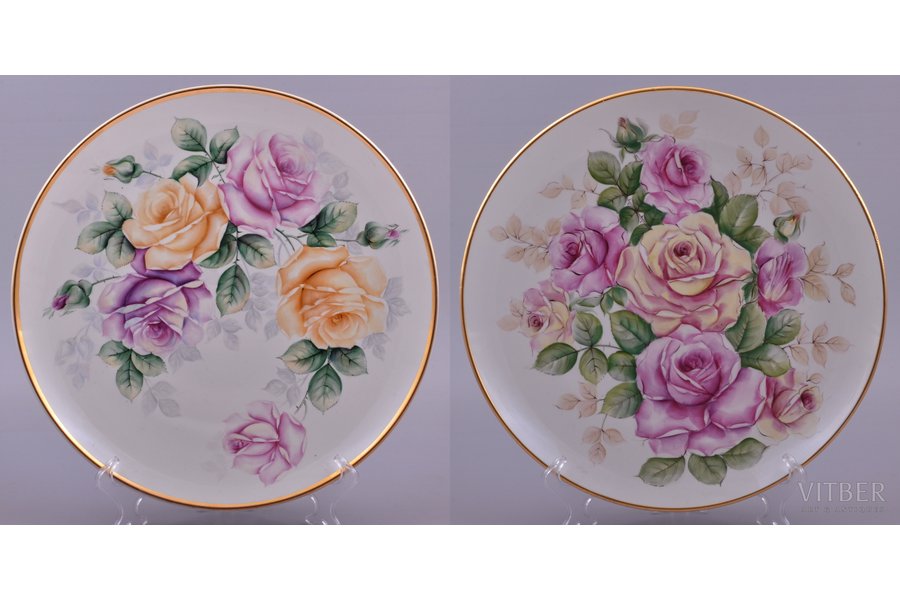 pair of wall plates, "Roses", porcelain, Rīga porcelain factory, signed painter's work, handpainted by A. Pryanikova, Riga (Latvia), USSR, Ø 35 / 34.7 cm, one plate with hairline crack