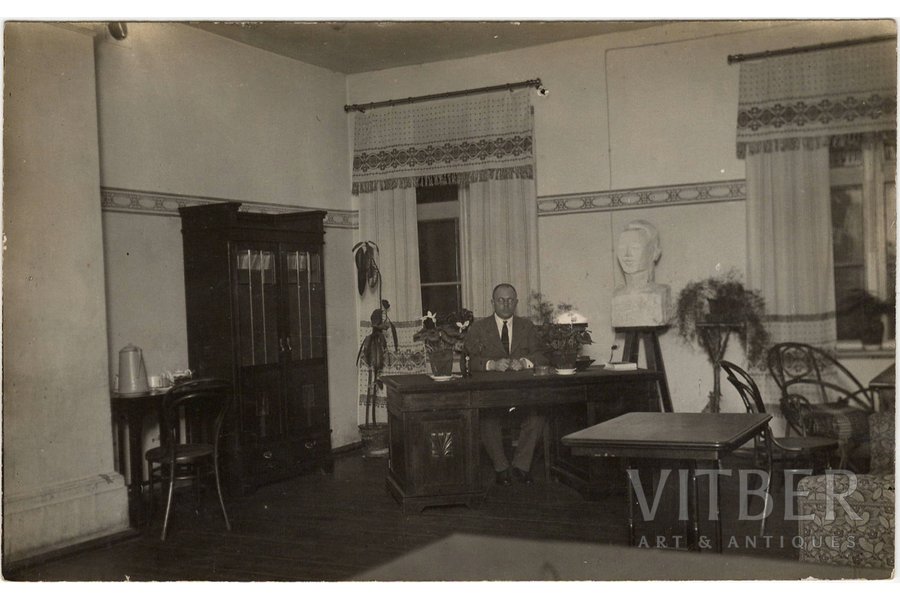 фотография, господин в кабинете, Латвия, 20-30е годы 20-го века, 8.7 x 14 см