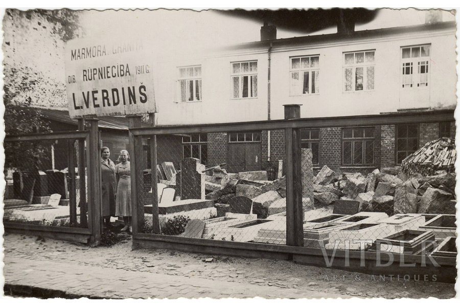 фотография, мастерская надгробных памятников, Латвия, 20-30е годы 20-го века, 8.6 x 13.6 см