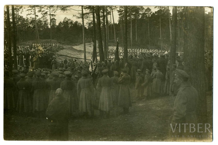 фотография, латышские стрелки, похороны на Братском кладбище, Латвия, начало 20-го века, 14x9 см