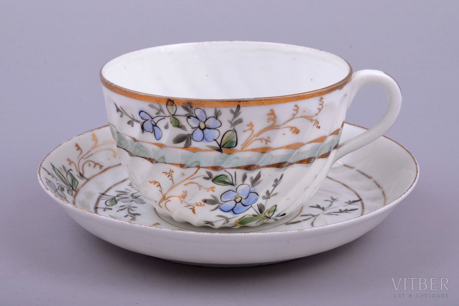 tea pair, porcelain, M.S. Kuznetsov manufactory, Riga (Latvia), Russia, the border of the 19th and the 20th centuries, h (cup) 5.3 cm, Ø (saucer) 14 cm