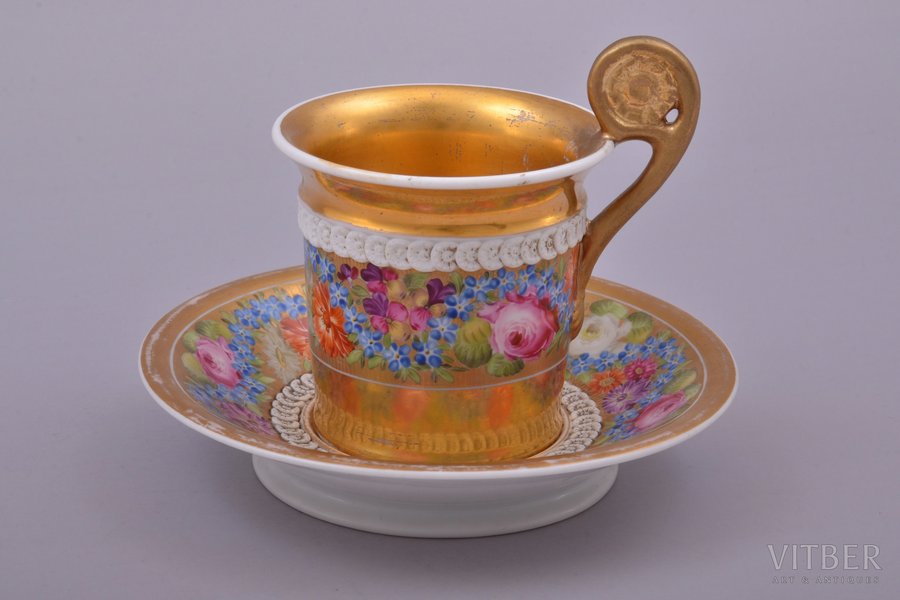tea pair, porcelain, A. Popov manufactory, Russia, h (cup) 8.8 cm, Ø (saucer) 12.8 cm, restoration of the handle, spider web shaped crack at the bottom of the saucer
