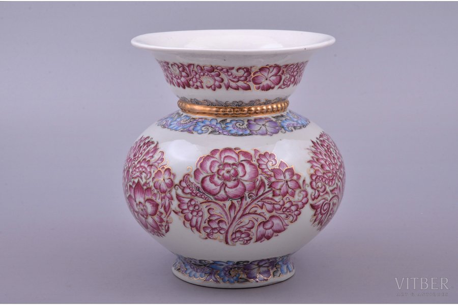 vase, floral motif, 14.5 cm, porcelain, Riga Ceramics Factory, signed painter's work, handpainted by Valdemar Yeremenko (Alexey Vorobyevsky), Riga (Latvia), 1944
