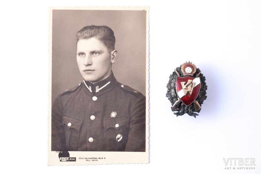 знак, фотография, 4-й Валмиерский пехотный полк, с накладными золотыми деталями, серебро, Латвия, 30-е годы 20-го века, 47.6 x 34.8 мм