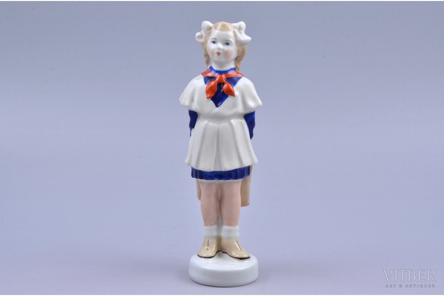 figurine, Young Pioneer Girl, porcelain, Riga (Latvia), USSR, Riga porcelain factory, molder - Zina Ulste, the 50ies of 20th cent., 16 cm, top grade, professional restoration of the legs