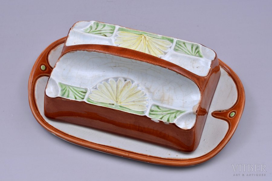 butter dish, faience, M.S. Kuznetsov manufactory, Russia, the border of the 19th and the 20th centuries, chip on the edge