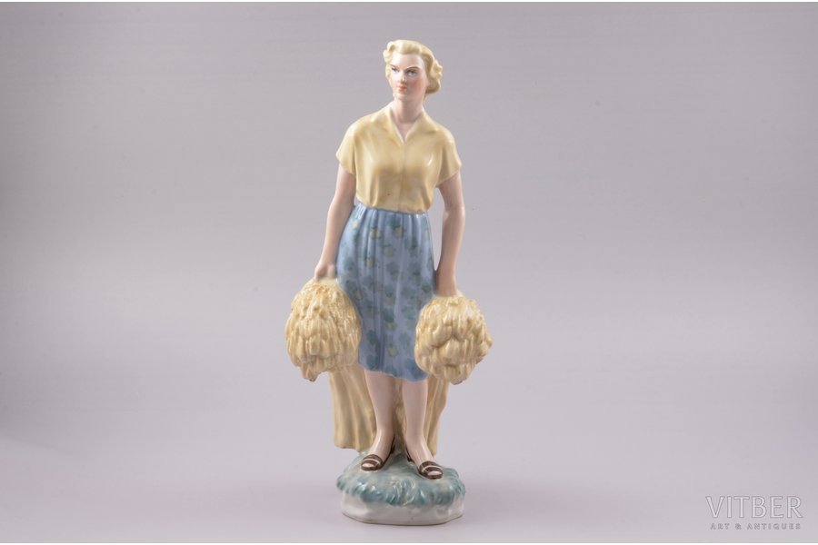 statuete, Talka (Kolhozniece), porcelāns, Rīga (Latvija), PSRS, Rīgas porcelāna rūpnīca, modeļa autors - Zina Ulste, 1956-1958 g., 30.6 cm, trešā šķira