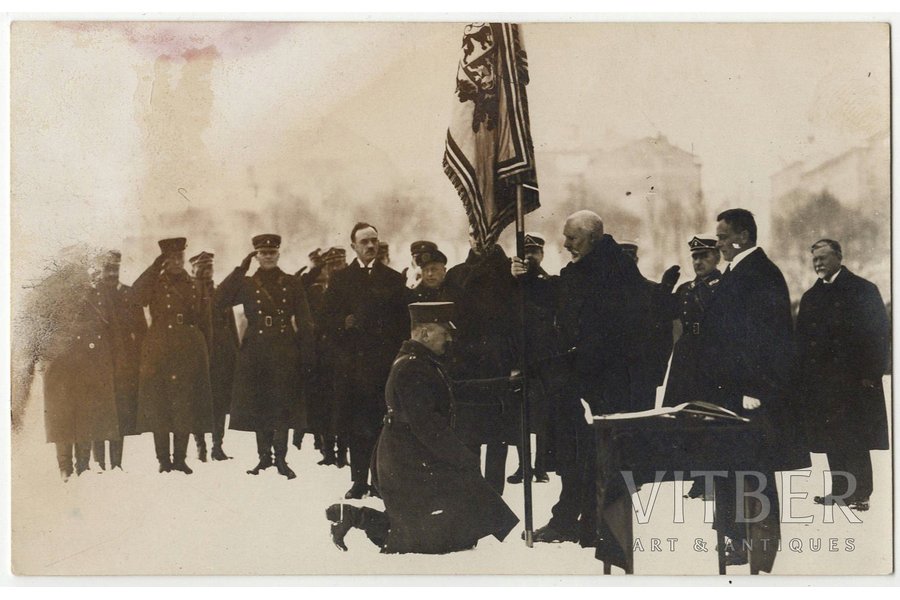 fotogrāfija, Latvijas Valsts prezidents Čakste pasniedz Kara skolas karogu, Latvija, 20. gs. 20-30tie g., 8.4 x 13.4 cm