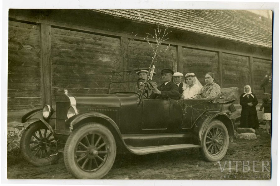 fotogrāfija, kāzinieku automobilis, Latvija, 20. gs. 20-30tie g., 13,8x8,8 cm