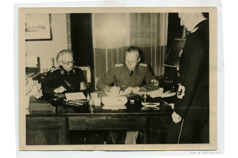 photography, Third Reich, Slovak People's Party leader Vojtech Tuka signs agreement with German Foreign Minister von Ribbentrop, Berlin, Germany, 40ties of 20th cent., 18x13,2 cm