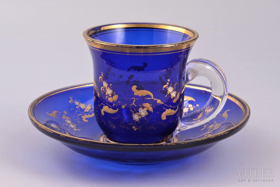 tea pair, the beginning of the 20th cent., h (cup) 7.3 cm, Ø (saucer) 14.6, insignificant chip on the base of handle