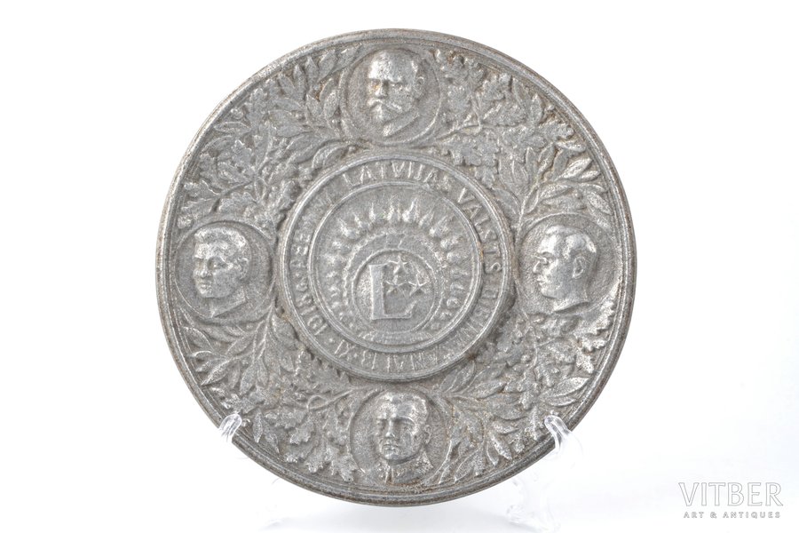 decorative plate, commemoration of the founding of the State of Latvia, LKVB, metal, Latvia, Ø 22 cm, depicted faces of four Latvian statesmen - Presidents Jānis Čakste, Kārlis Ulmanis, Minister of Foreign Affairs Zigfrīds Anna Meierovics and Minister of War Jānis Balodis