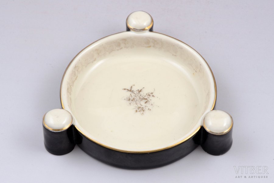 ashtray, porcelain, J.K. Jessen manufactory, Riga (Latvia), 1936-1939, 12.1 x 12.1 cm