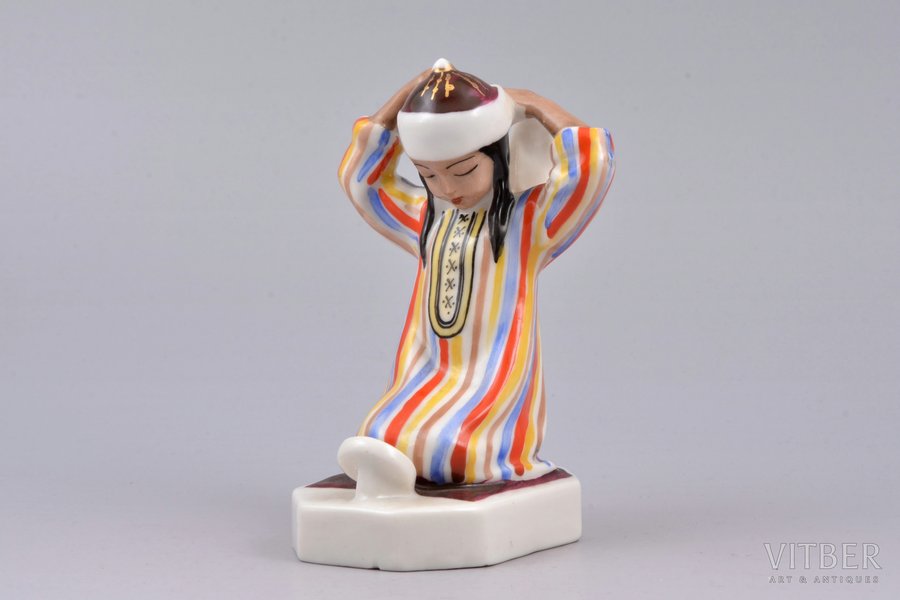 figurine, Uzbek girl in front of the mirror, porcelain, USSR, LZFI - Leningrad porcelain manufacture factory, molder - T.Fyodorova, the 50-60ies of 20th cent., h 10.9 cm