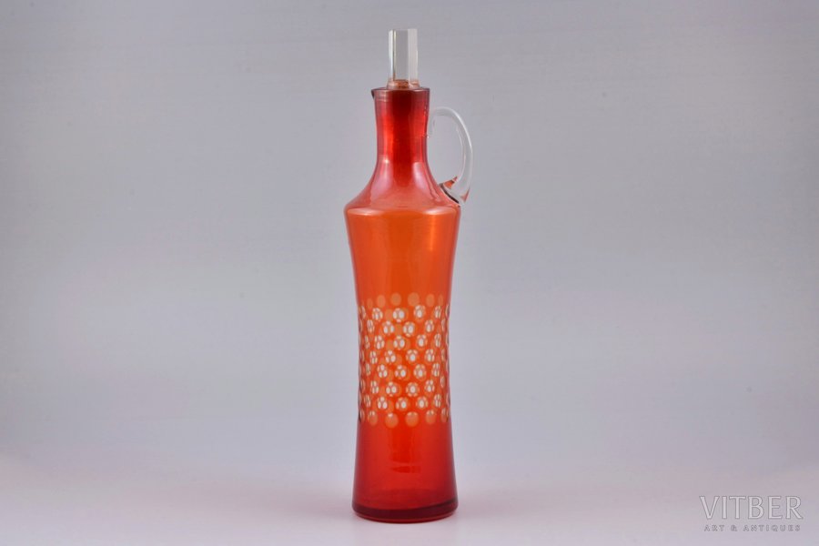 carafe, h (with stopper) 31.8 cm