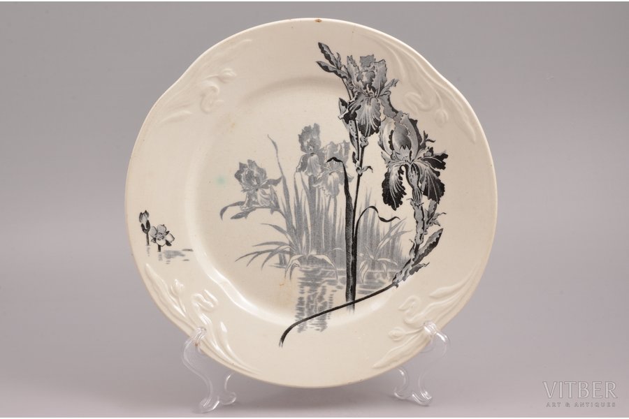 decorative plate, "Irises", Art Nouveau, faience, M.S. Kuznetsov manufactory, Riga (Latvia), the 20-30ties of 20th cent., Ø 24.4 cm, insignificant crack