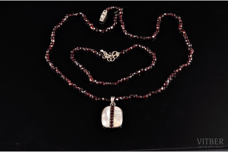 set of a bracelet and a necklace, total weight of items 25.02 g., garnet, necklace length 50 cm, pendant - silver, 925 standart, mother of pearl, pendant size 2.8 x 1.9 cm, bracelet length 20 cm