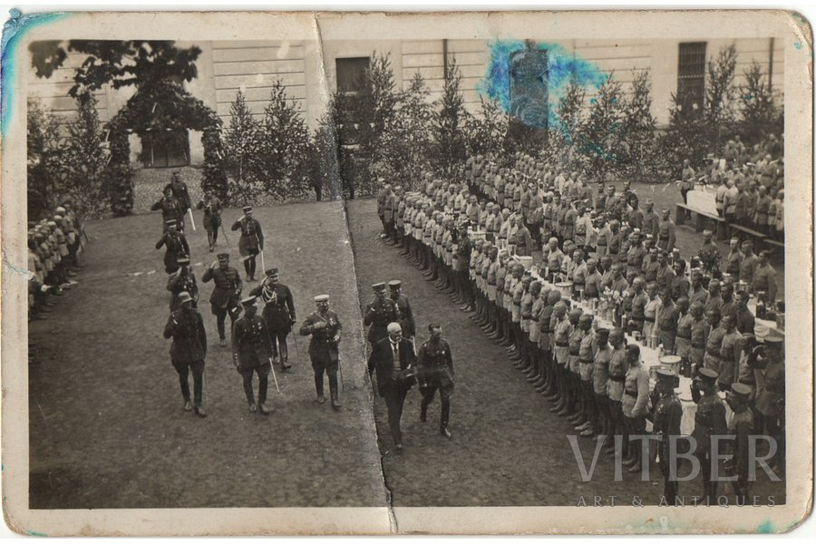 фотография, Латвийская армия, Даугавпилс, Праздник 10-го Айзпутского полка, поздравление президента Чаксте, 20-30е годы 20-го века, 14,2x9 см