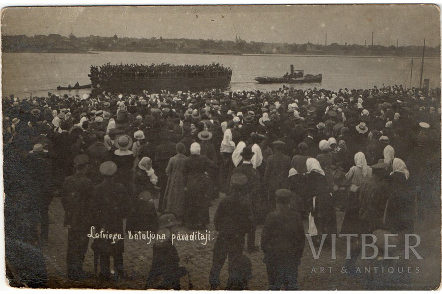 fotogrāfija, latviešu strēlnieki, bataljonu izvadīšana uz apmācībām Daugavgrīvas cietoksnī, Latvija, 9 х13.7 cm